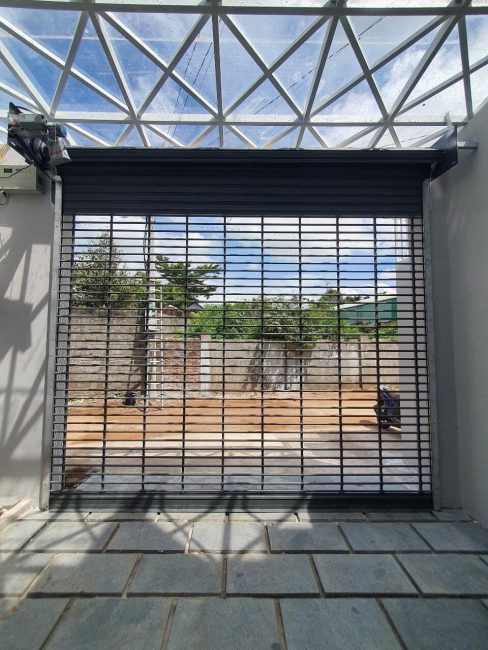 Cửa cuốn song ngang sắt sơn tĩnh điện