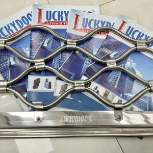 CỬA CUỐN MẮT VÕNG INOX